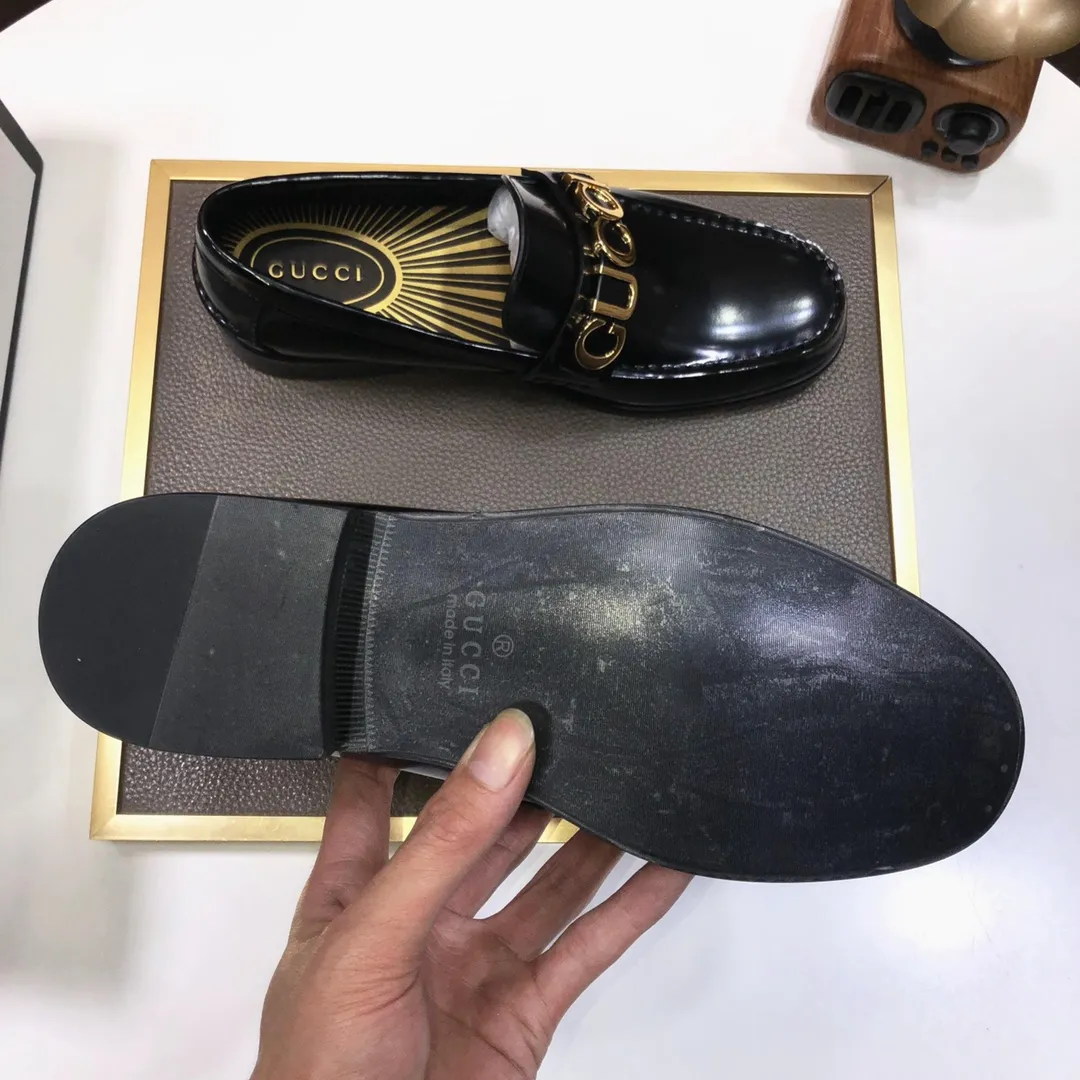Factory batch 580💰Italy’s top luxury men’s shoe giant (GUCCI) (Gucci) (full cowhide lining) new arrival🍃Original European style🔰 Pleasant to the eye😍In order to make the shoes more durable and non-deformable🌀The production continues to follow traditional methods but there is still no lack of innovation💪Select original cowhide for the leather♻️Smooth, natural and extra bright⭐Made of imported cowhide The rich man’s first choice 38-45 (45 customized)